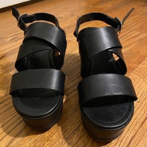 Soda lug sole ankle strap flatform sandals